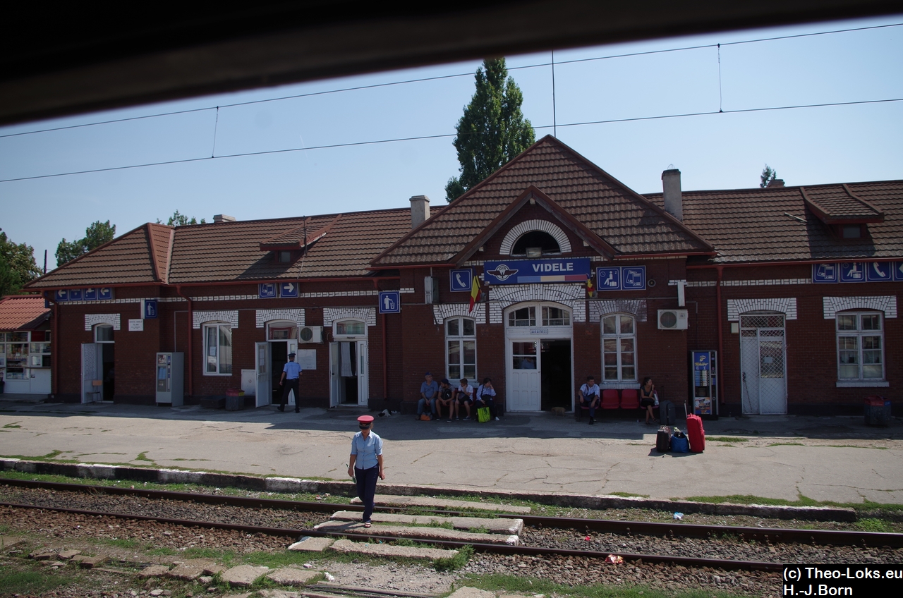 Bahnhof Videle mit Rotkäppchen